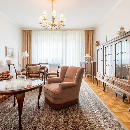 Private Apartment *